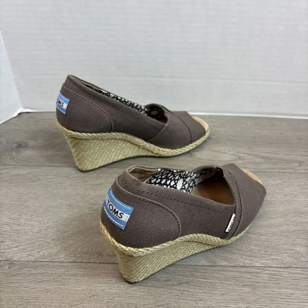 Tom’s Woman’s Size 7 Wedge Peep Toe Beige Slip On Classic Dress Up Casual - Picture 6 of 11
